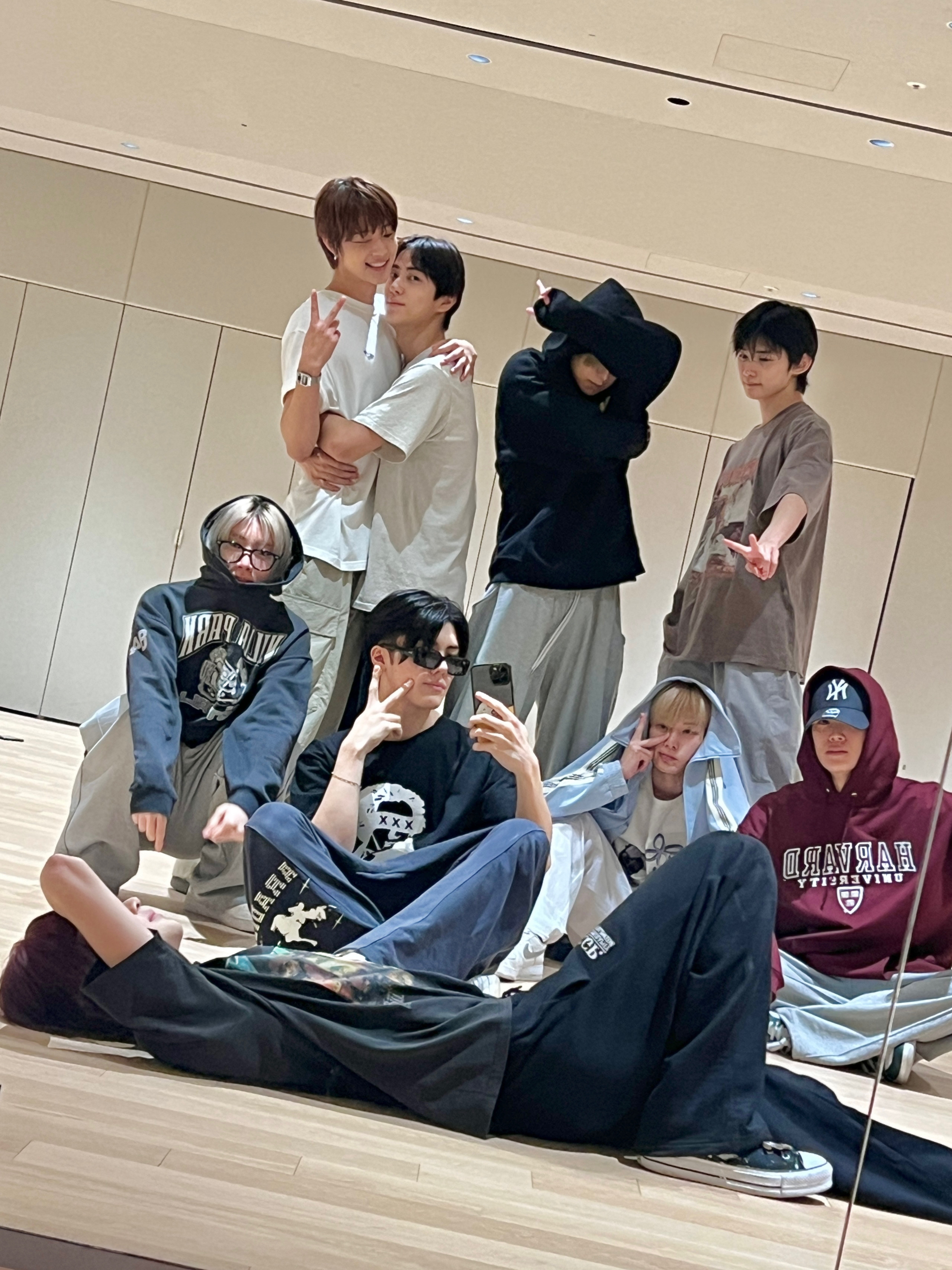 【MAKI】&TEAM 特典第2弾 &TEAM Community Post - 今日もお疲れ様〜☺️☺️ - MAKI