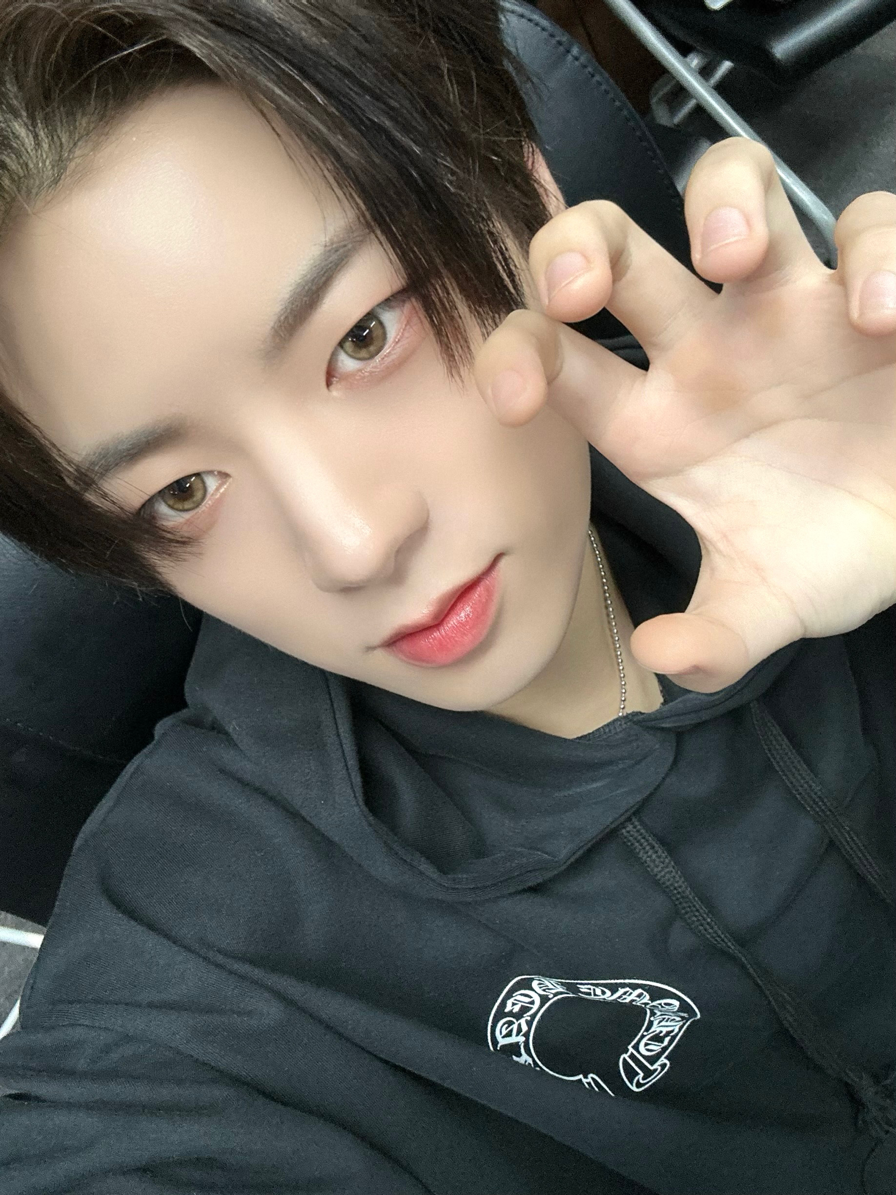 NOWZコミュニティの投稿 - 데이앤!!! 오늘은 뭐했나요!!!!! 저는 셀카