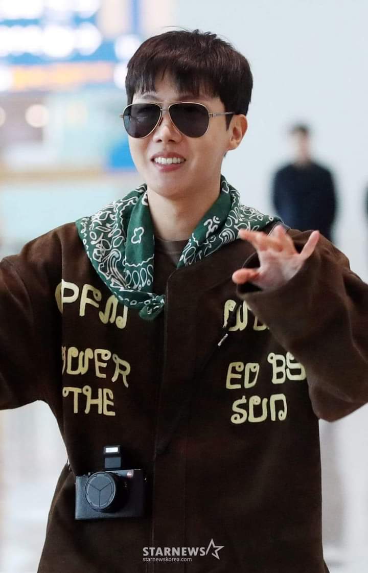 BTS Community Post - 💚✨Hobi at the airport leaving for the US