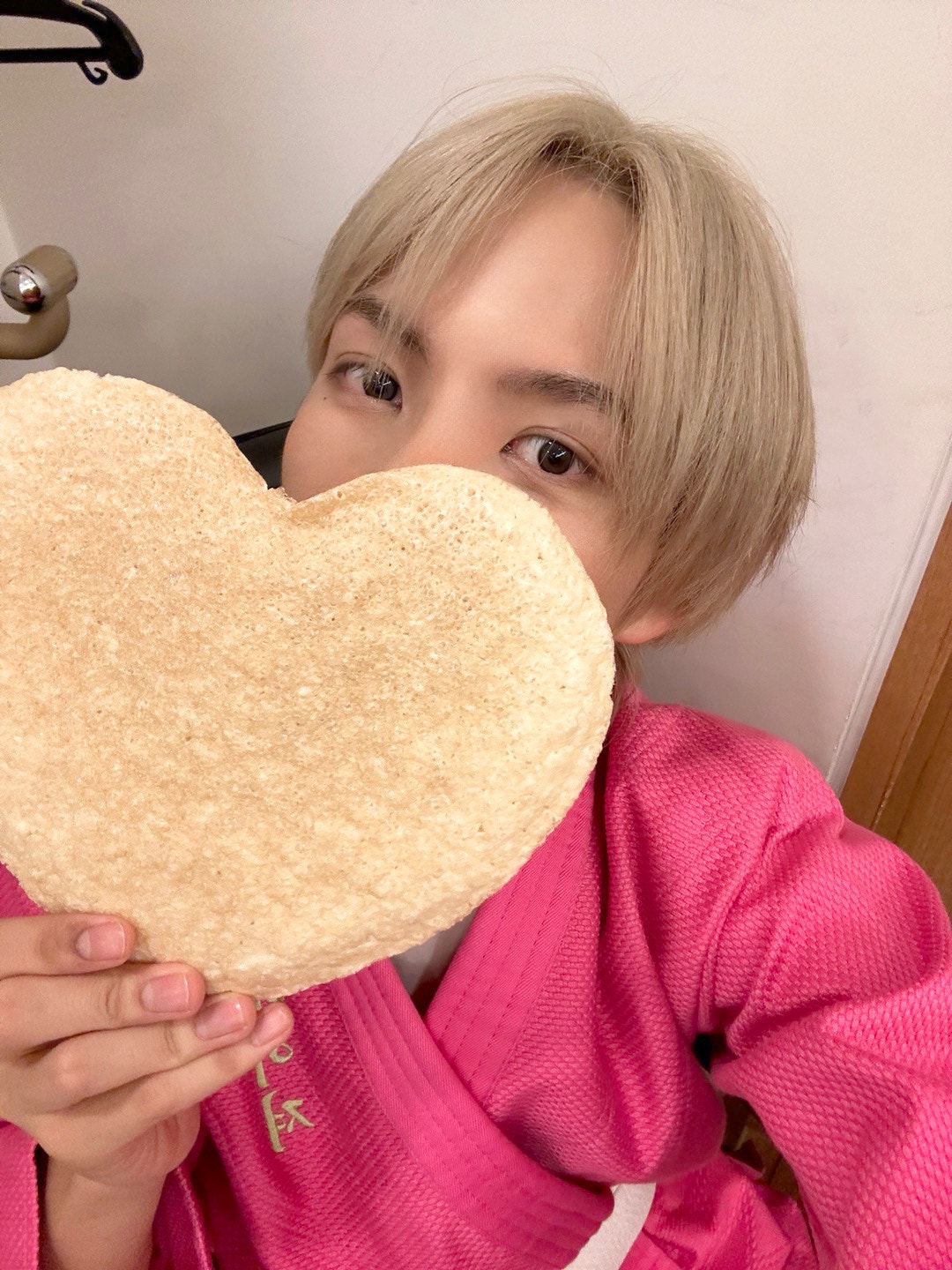 82MAJOR Community Post - 에티들을 위한 사랑 배달이요~ - CHO SEONG IL