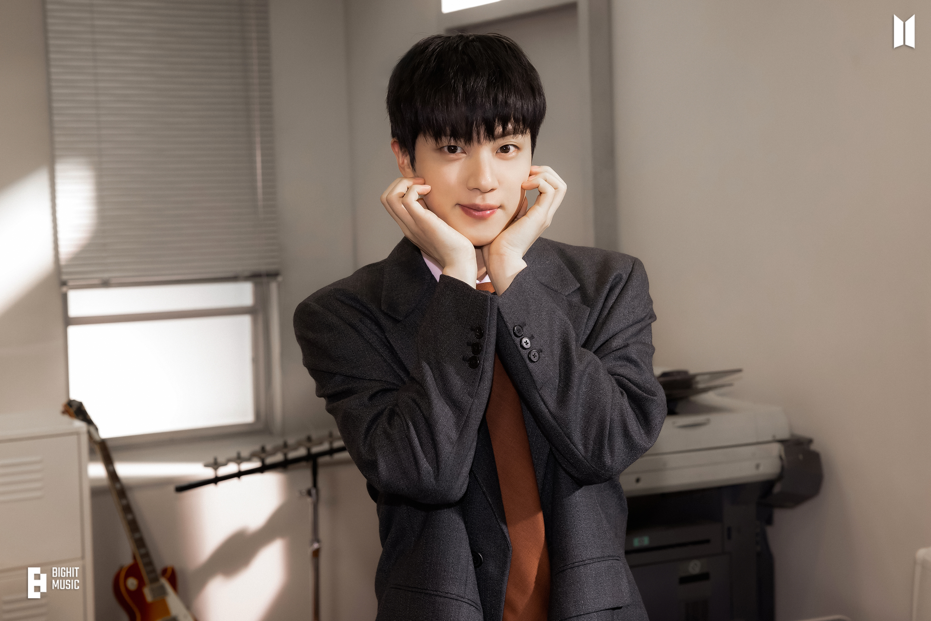 JIN HAPPY WEVERSE US RUNSEOKJIN フォト　BTS Weverse BTS Image - 진 (Jin) 'Happy' Special Stage Photo Sketch