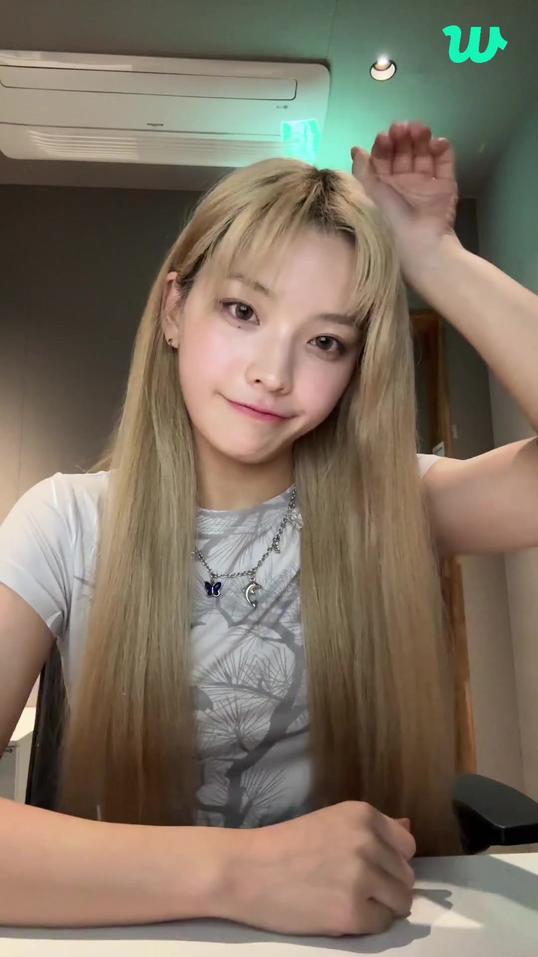 로하 라이브 시작~ ❤️ 🍀 ILLIT 위버스 LIVE - ⟡.·*이로뽕꼬삥⸜( ◜◡◝ )⸝⋆︎* -