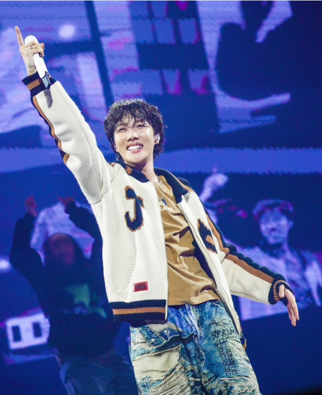 BTSコミュニティの投稿 - おはようございます☀ 素敵なJhopeの写真を