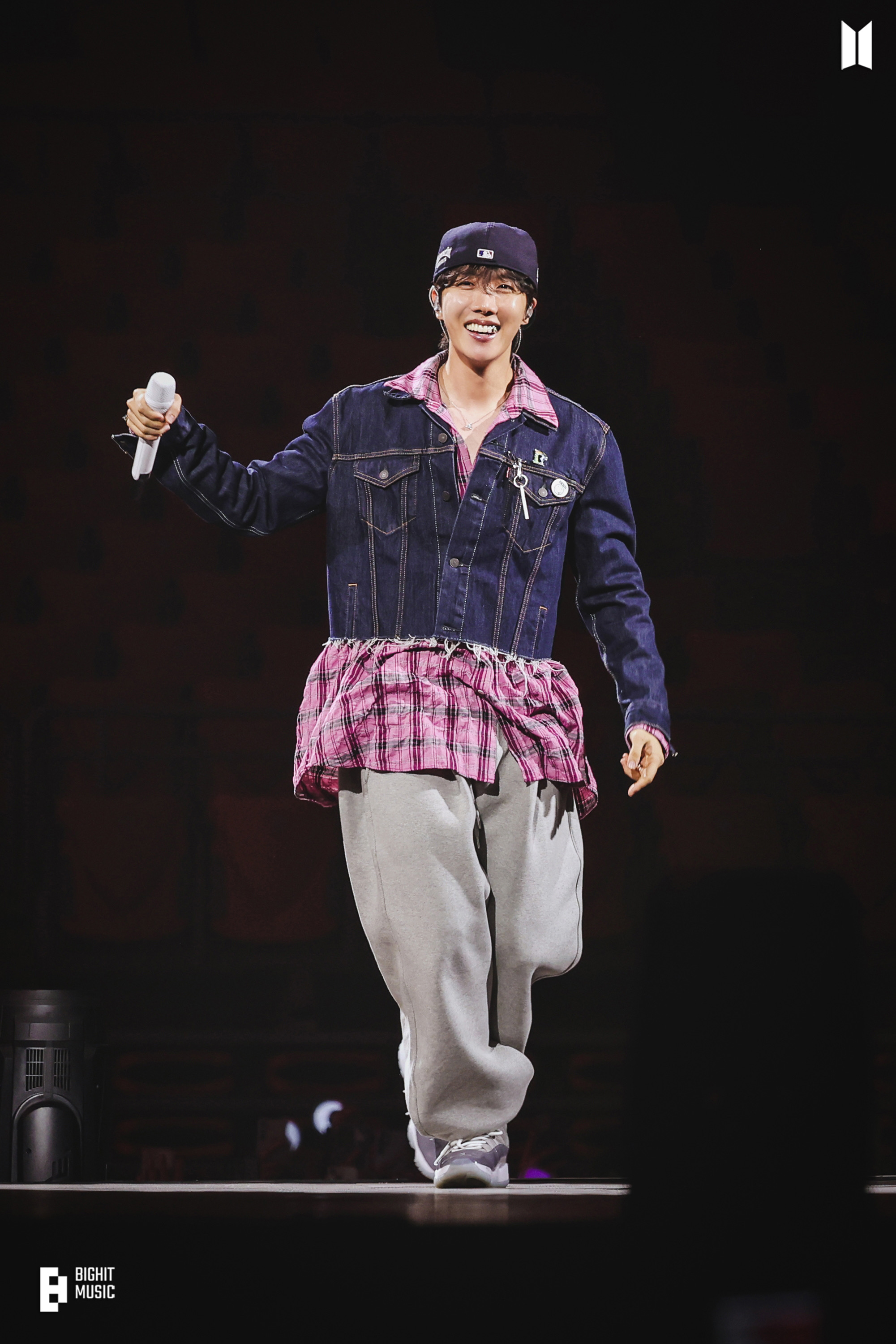 BTSコミュニティの投稿 - おはようございます☀ 素敵なJhopeの写真を