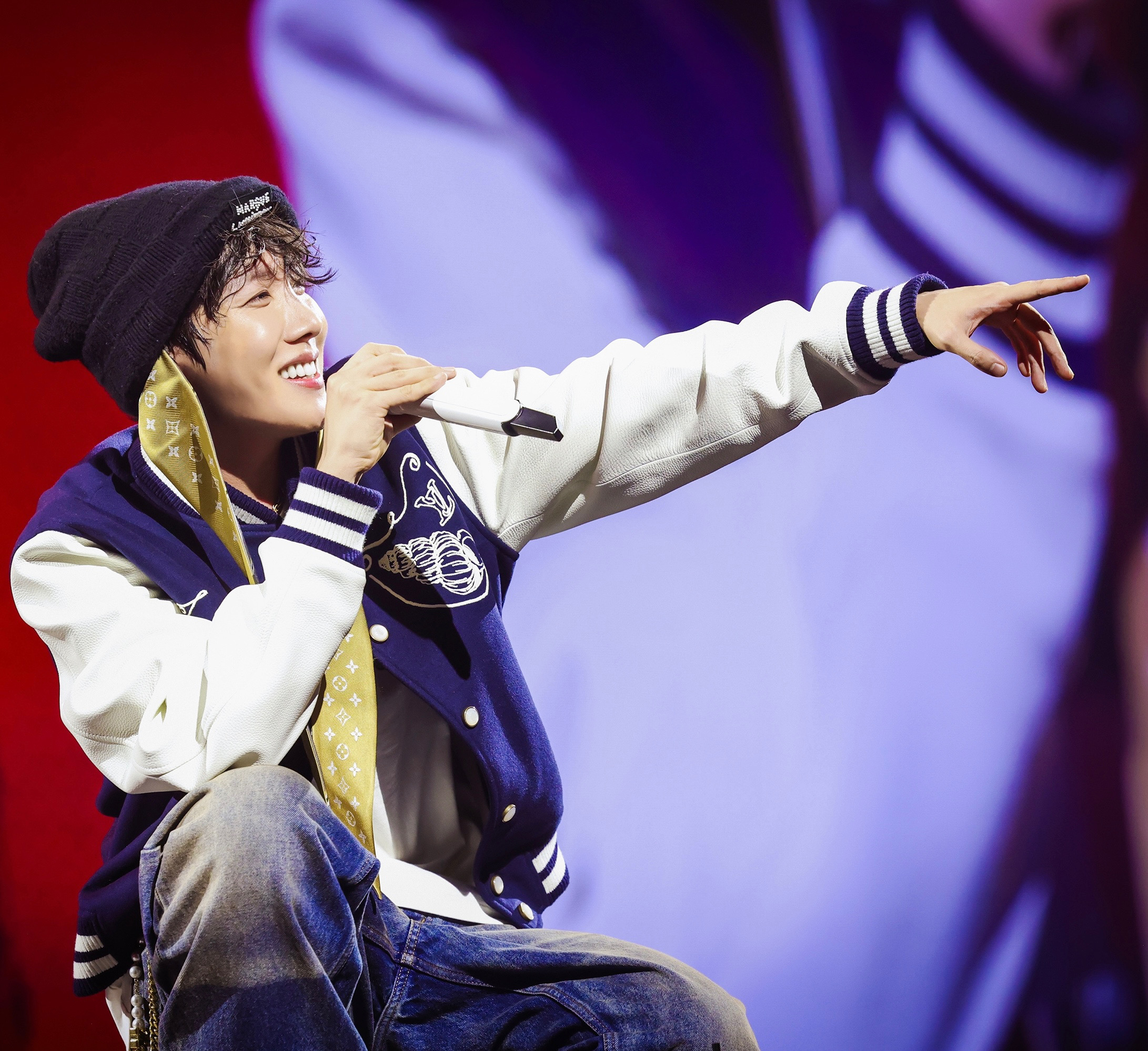 BTSコミュニティの投稿 - おはようございます☀ 素敵なJhopeの写真を