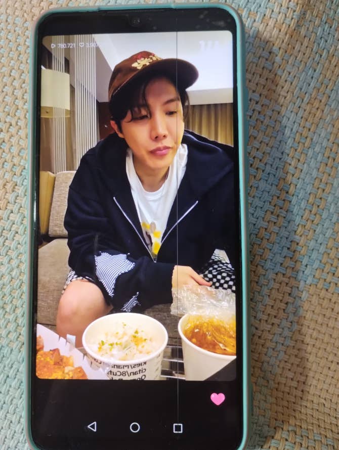 BTS Community Post - #Live #Jhope Hobi ilove 💋😍😘