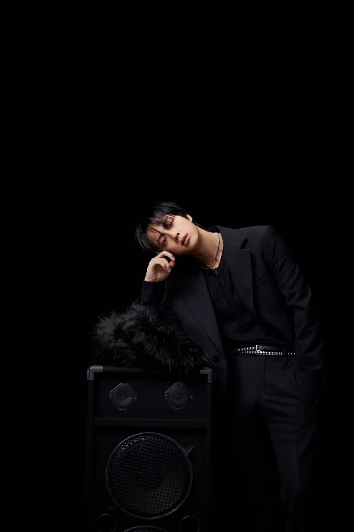 BTS jin ジン ロンT ブラック XL サイズ BTS Community Post - 💝✨진 (Jin) 'Echo' Concept Photo Ⅲ