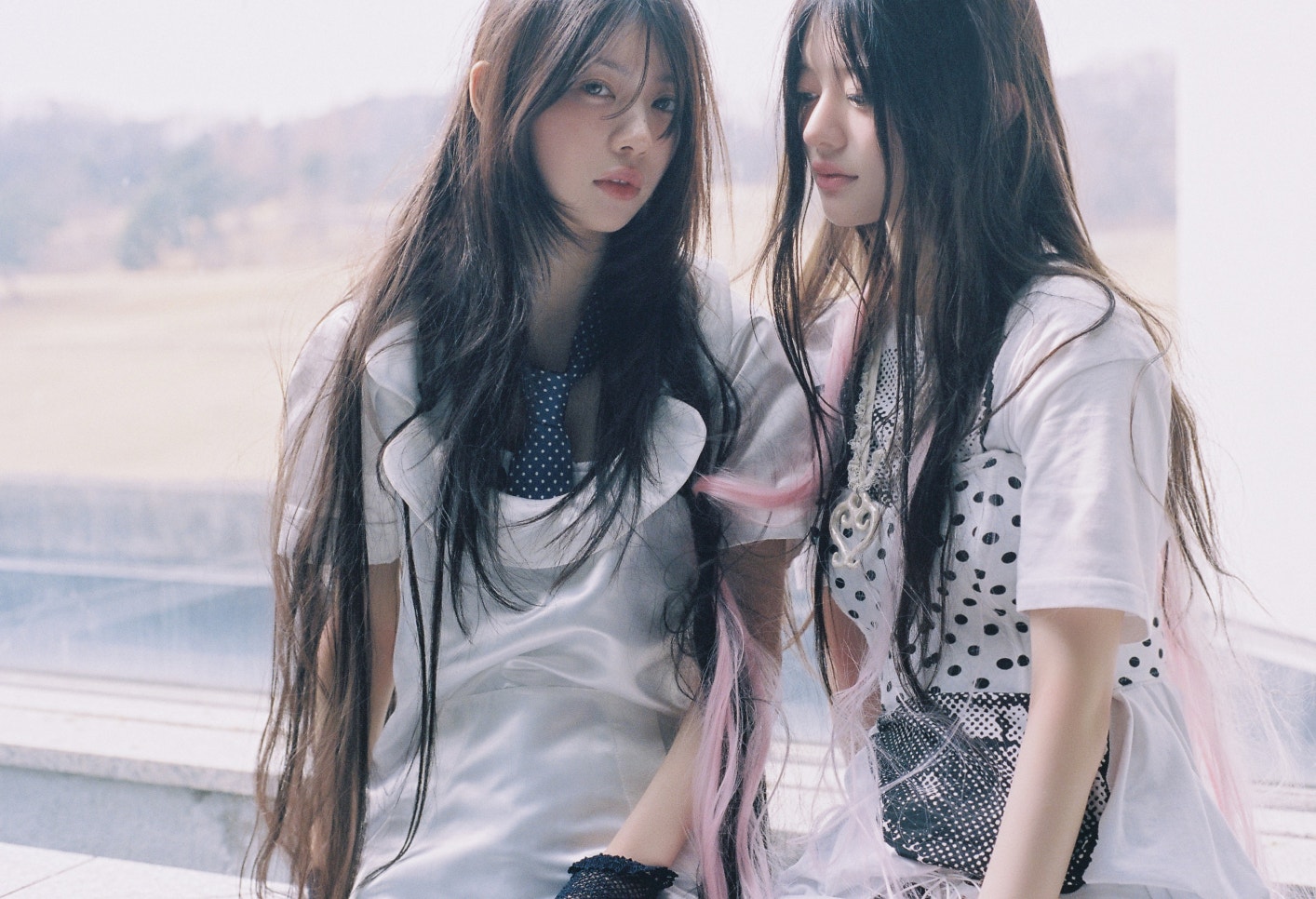 Weverse ILLIT Image ILLIT ‘bomb’ Concept Photo (GLLIT Ver.)