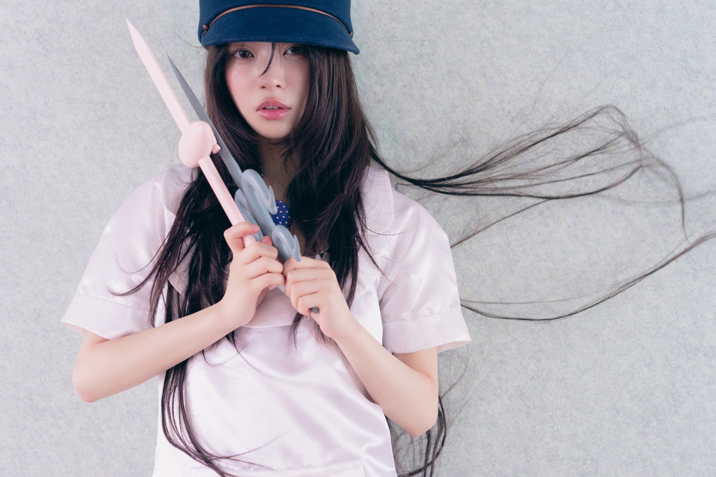 Weverse ILLIT 画像 - #ILLIT 'bomb' Concept Photo (PINK BOMB Ver