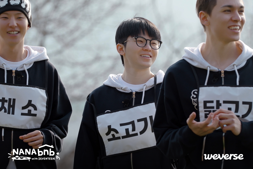 Weverse SEVENTEEN Image - [NANA bnb with SEVENTEEN] Official Photo
