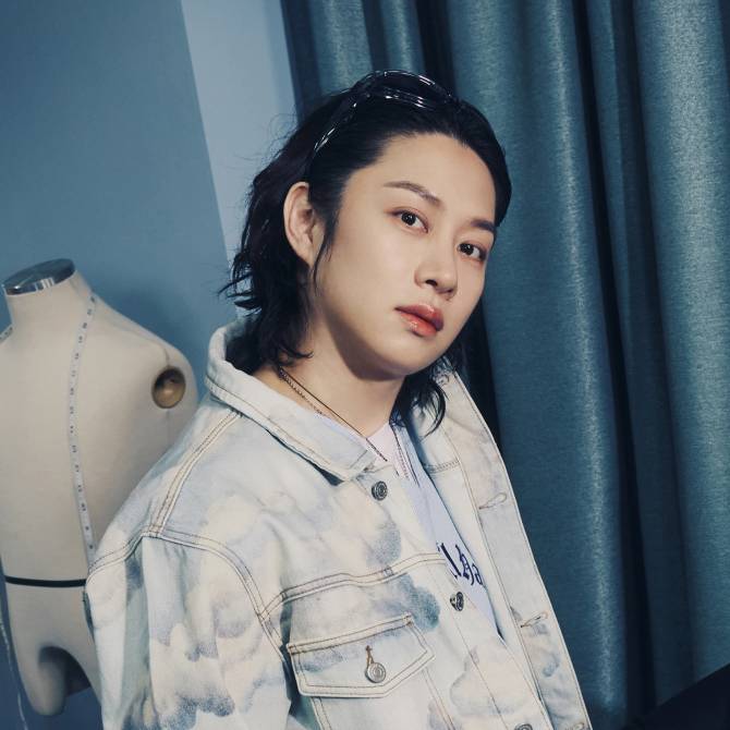 HEECHUL最新个人简介图片