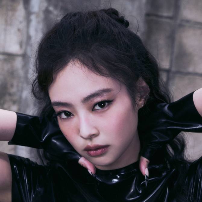 JENNIE最新个人简介图片
