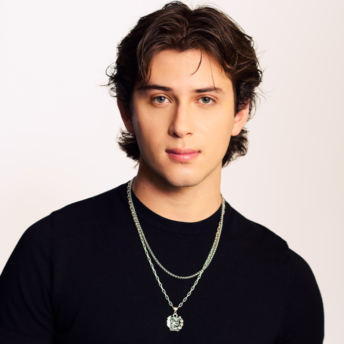Most recent profile image for Santos Bravos Alejandro Aramburu