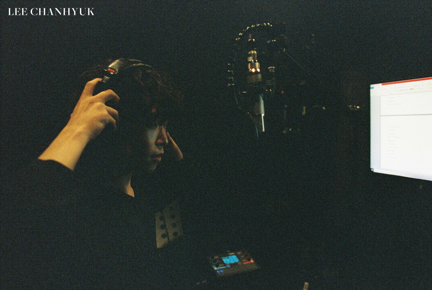 Weverse AKMU Image - LEE CHANHYUK 2nd FULL ALBUM [EROS] BEHIND PHOTO 📸