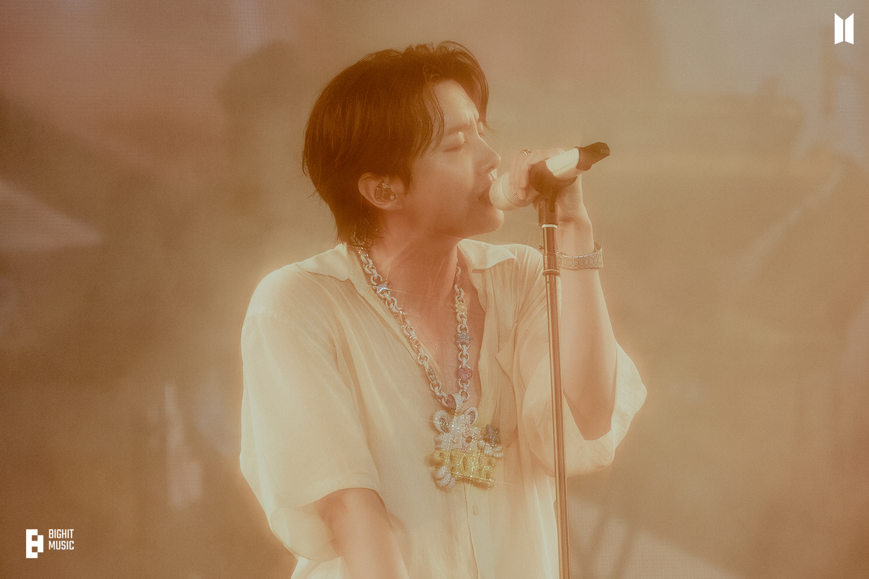 Weverse BTS 画像 - j-hope 'Lollapalooza Berlin 2025' Photo