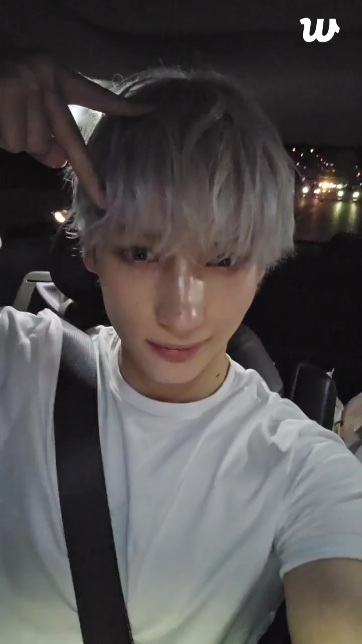 Weverse TOMORROW X TOGETHER Community Highlight