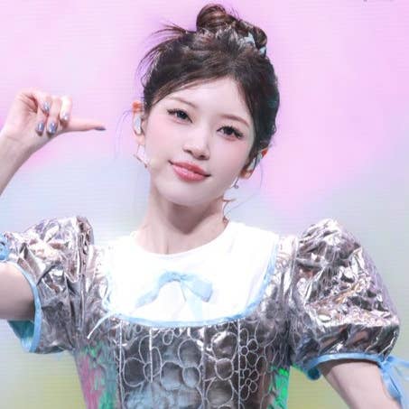 ILLIT Community Post - She look like a fairy, so pretty ILLIT Community Post - She look like a fairy, so pretty