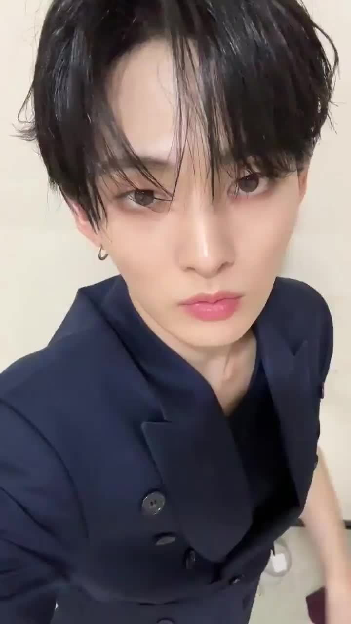 LUN8 Community Post - 잘 자~💜 - Takuma