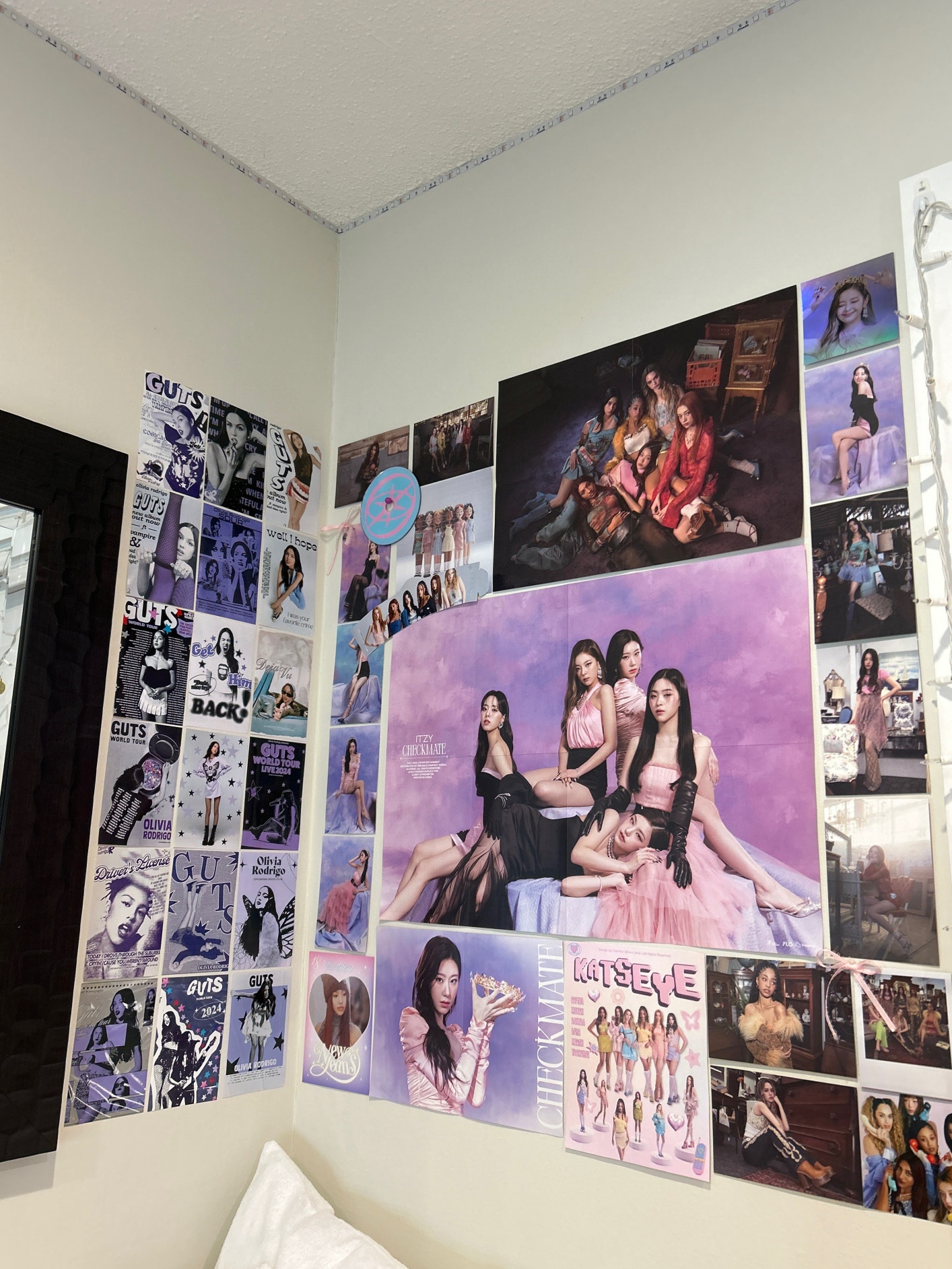 KATSEYE Community Post - i love the walls in my room 💗💗