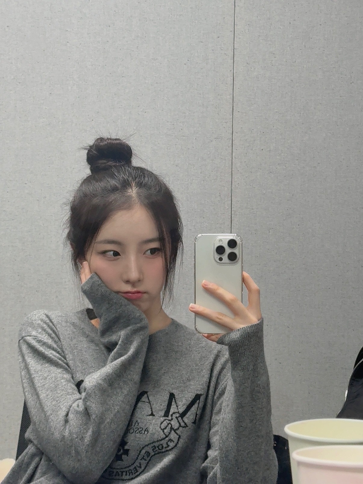 LIGHTSUM Community Post - 오늘두 힘내보자고 💪🖤 - JUHYEON