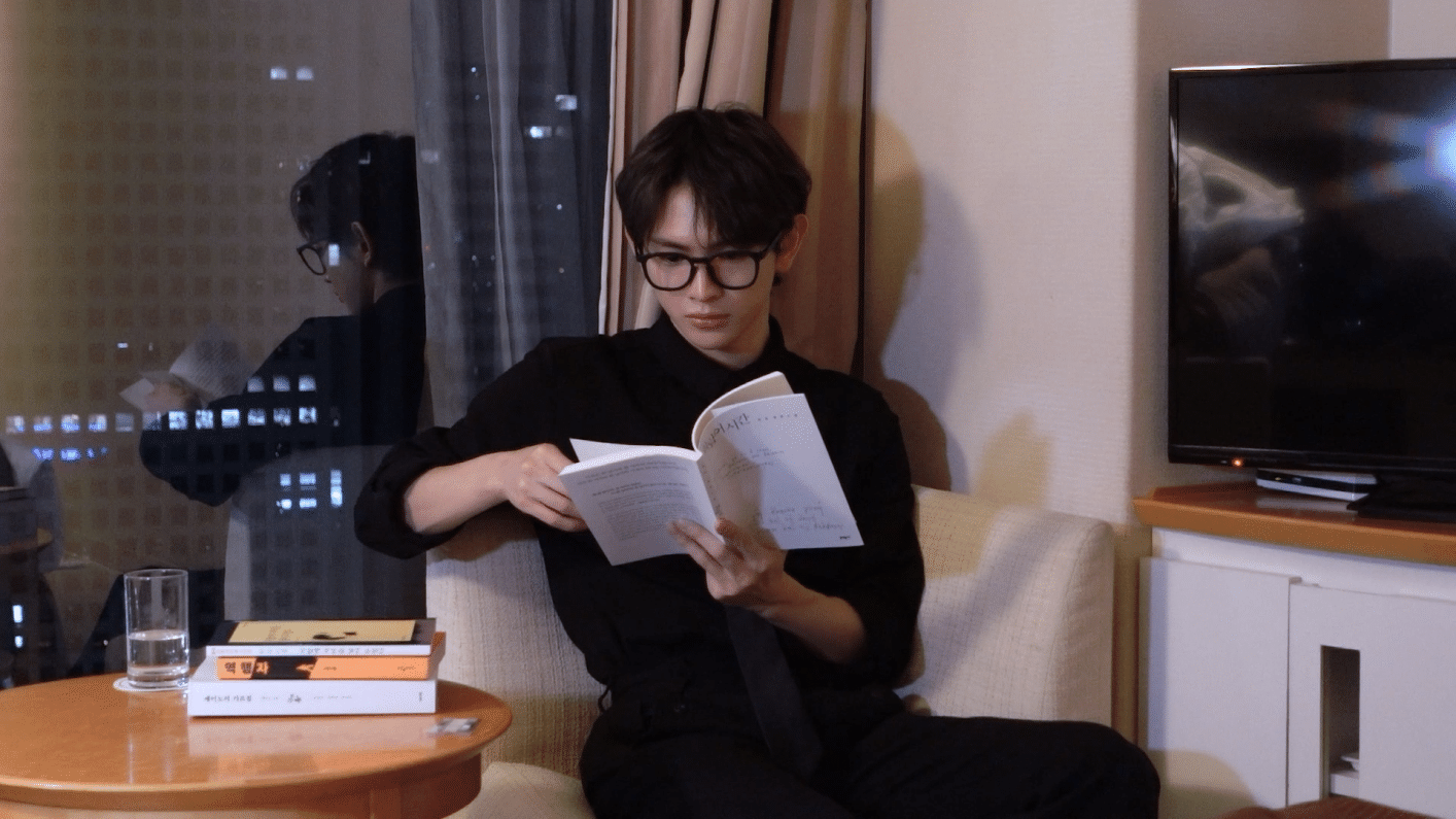 Weverse TEMPEST Media - [READ WITH LEW] COZY EVENING, COZY READING 🍵 ...