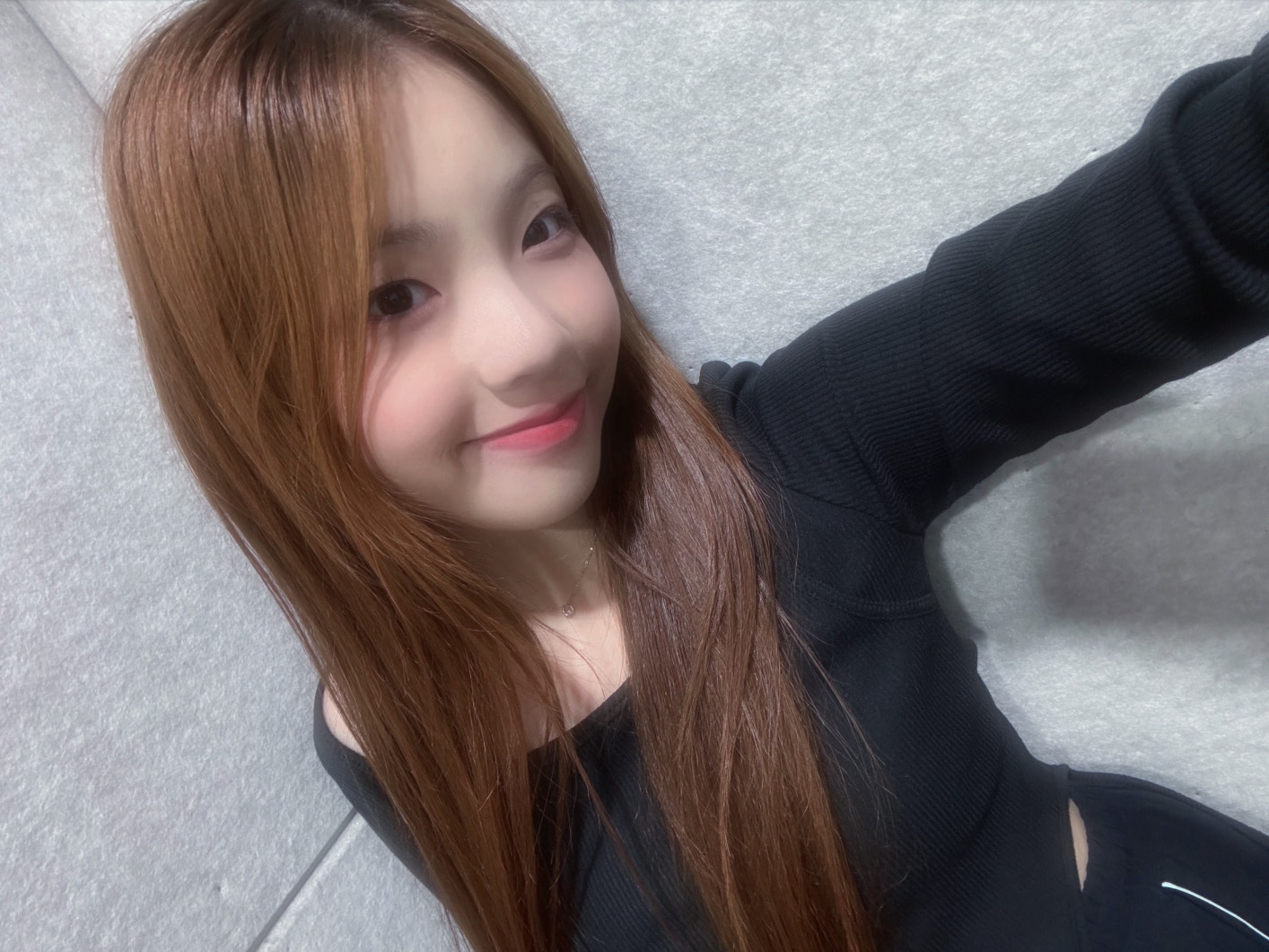 UNIS 커뮤니티 포스트 - 모두 굿나잇🐈⬛ - 오윤아 UNIS 커뮤니티 포스트 - 모두 굿나잇🐈‍⬛ - 오윤아