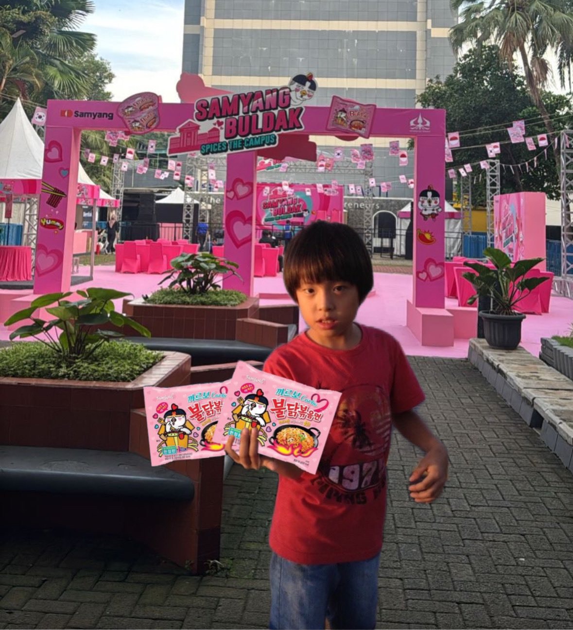 ENHYPEN Community Post - little jake with samyang😭🤍