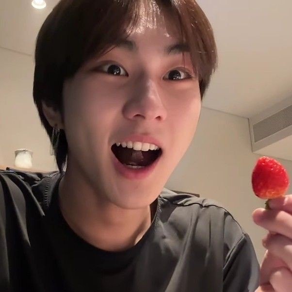 ENHYPEN Community Post StRaWbErRy WiTh ChOcOlAtE enhypen-community-post-strawberry-with-chocolate
