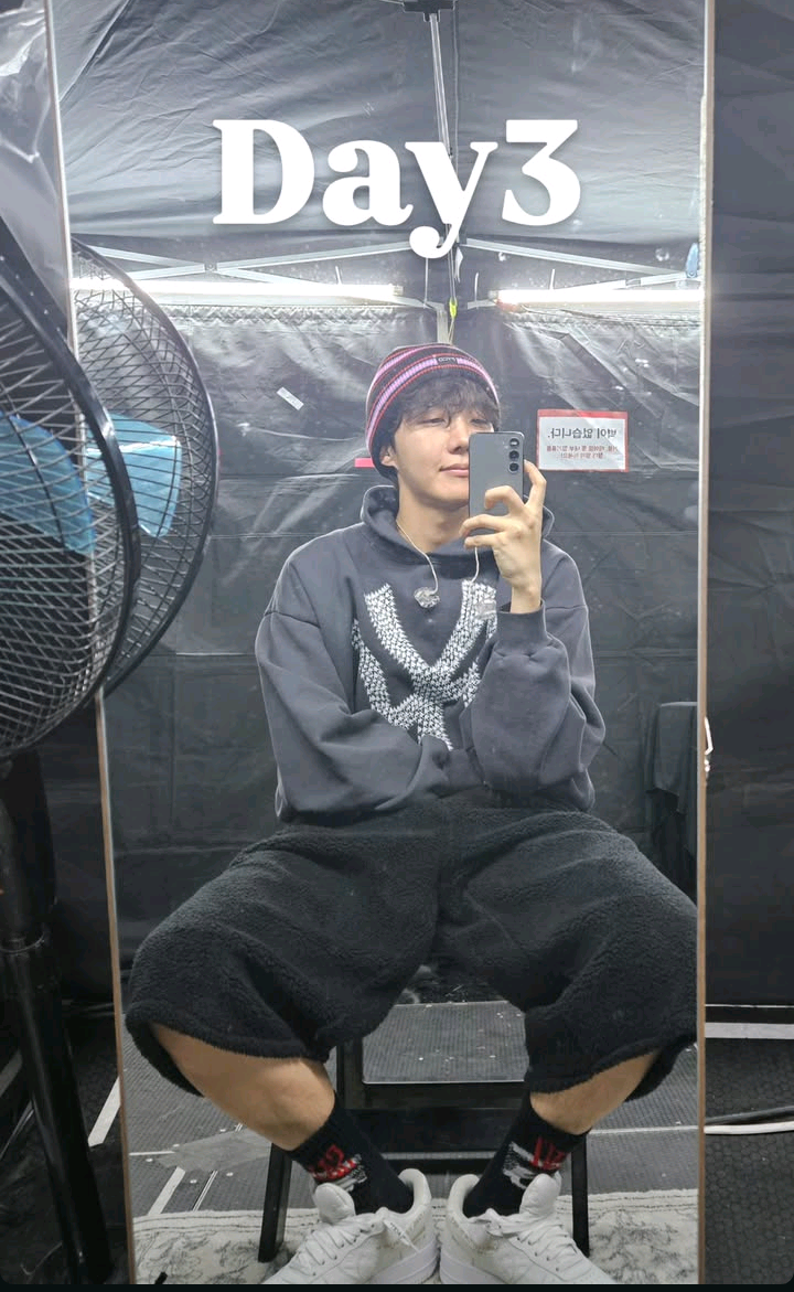 BTSです！ BTS Community Post - D-3 Jhopeeeeeeeeeee 🔥💜