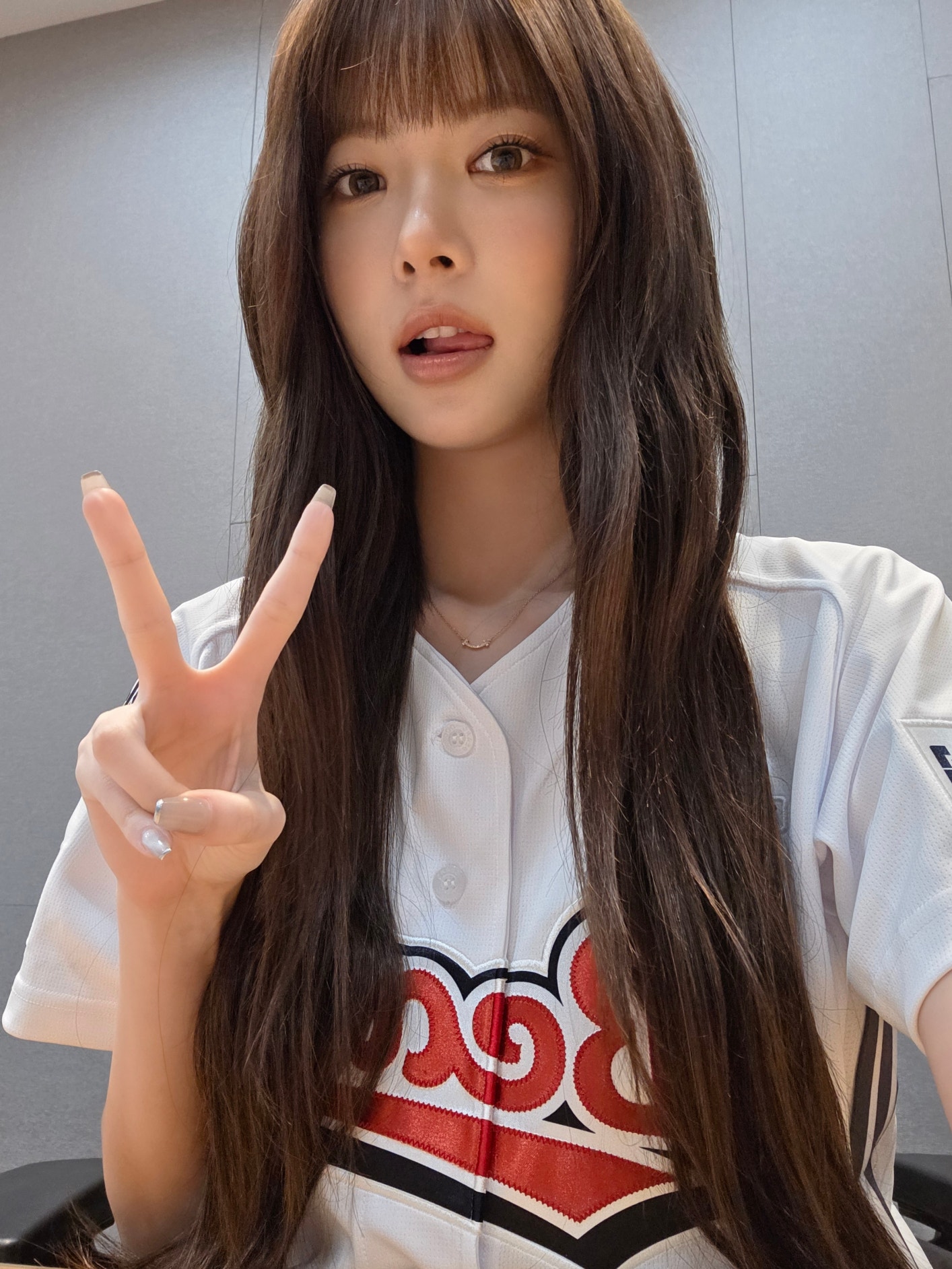 LE SSERAFIM Community Post - ⚾️⚾️ - HONG EUNCHAE