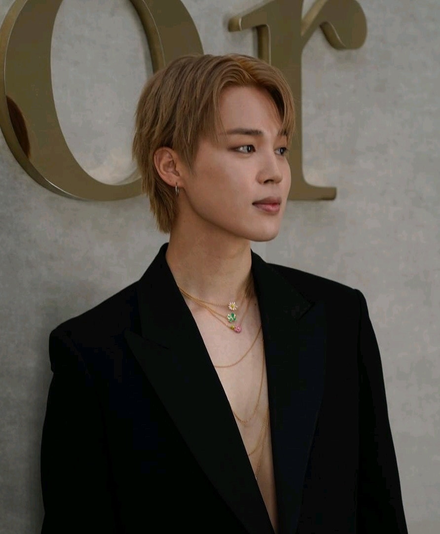 Jimin In. Please KATSEYE Community Post - OMG PLEASE THE DUALITY PARK JIMIN?? YOU'RE ...