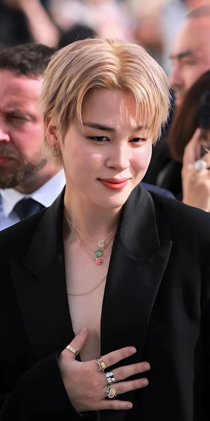 BTSコミュニティの投稿 - ❤️✨[HARPER's BAZAAR HK] ✨ Jimin at