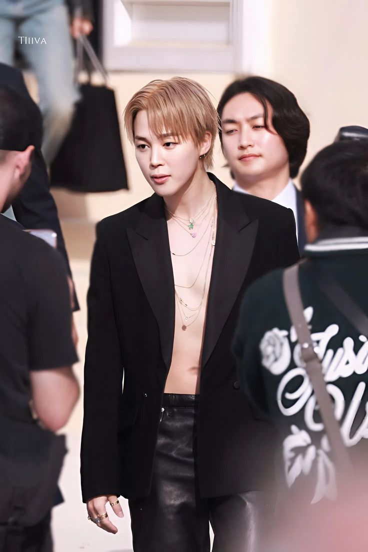 BTSコミュニティの投稿 - ❤️✨[HARPER's BAZAAR HK] ✨ Jimin at