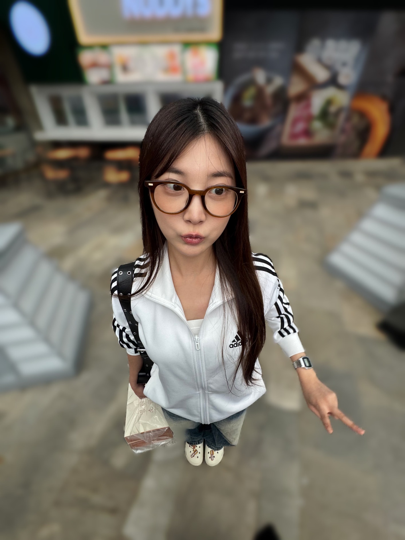 WOOAH Community Post - 🤓 행 복 한 추 석 연 휴 되 세 요 🫶🏻 - MINSEO