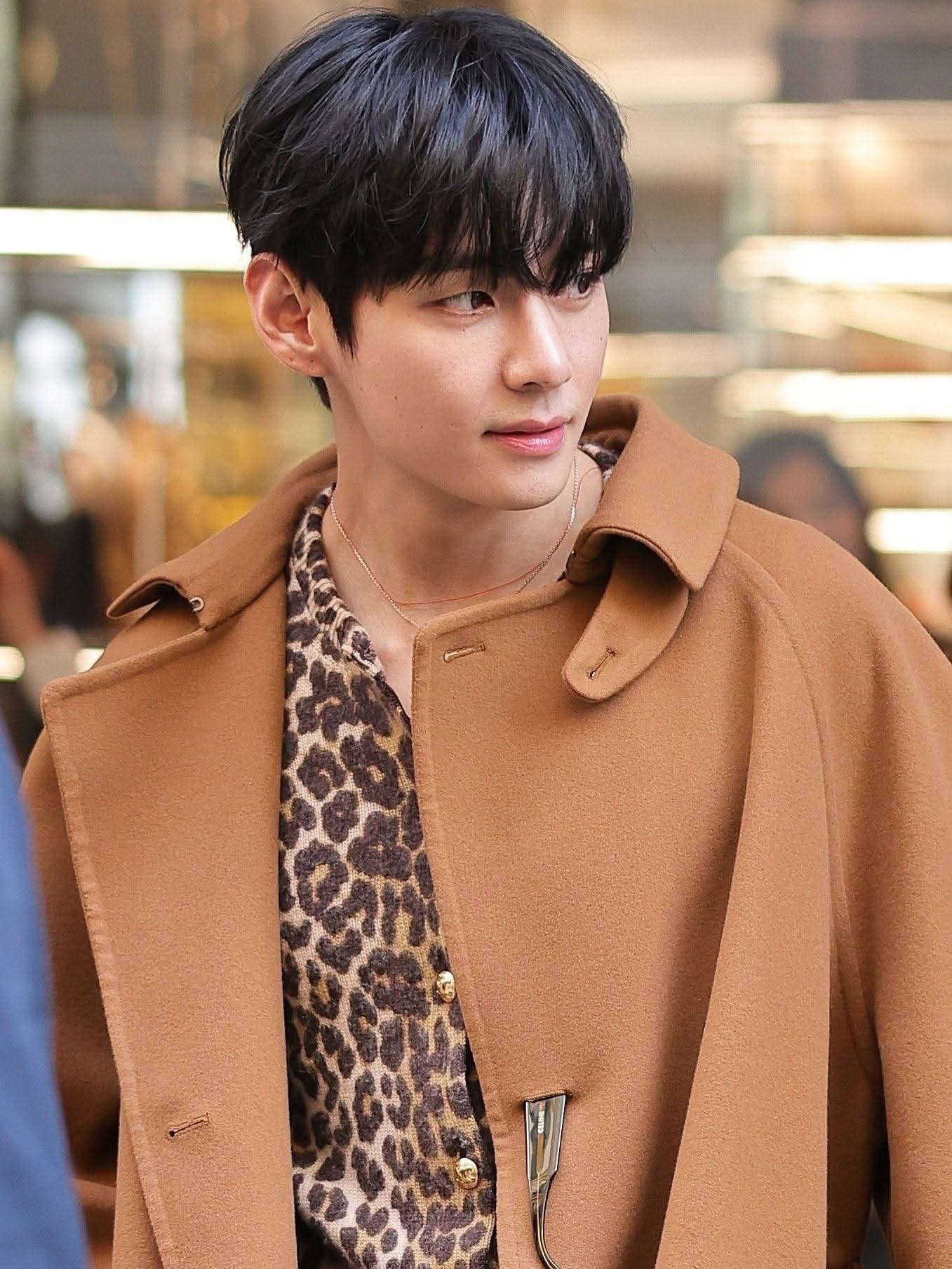 BTS-V様 BTS's V transforms into a Paradise City cleaning staff member