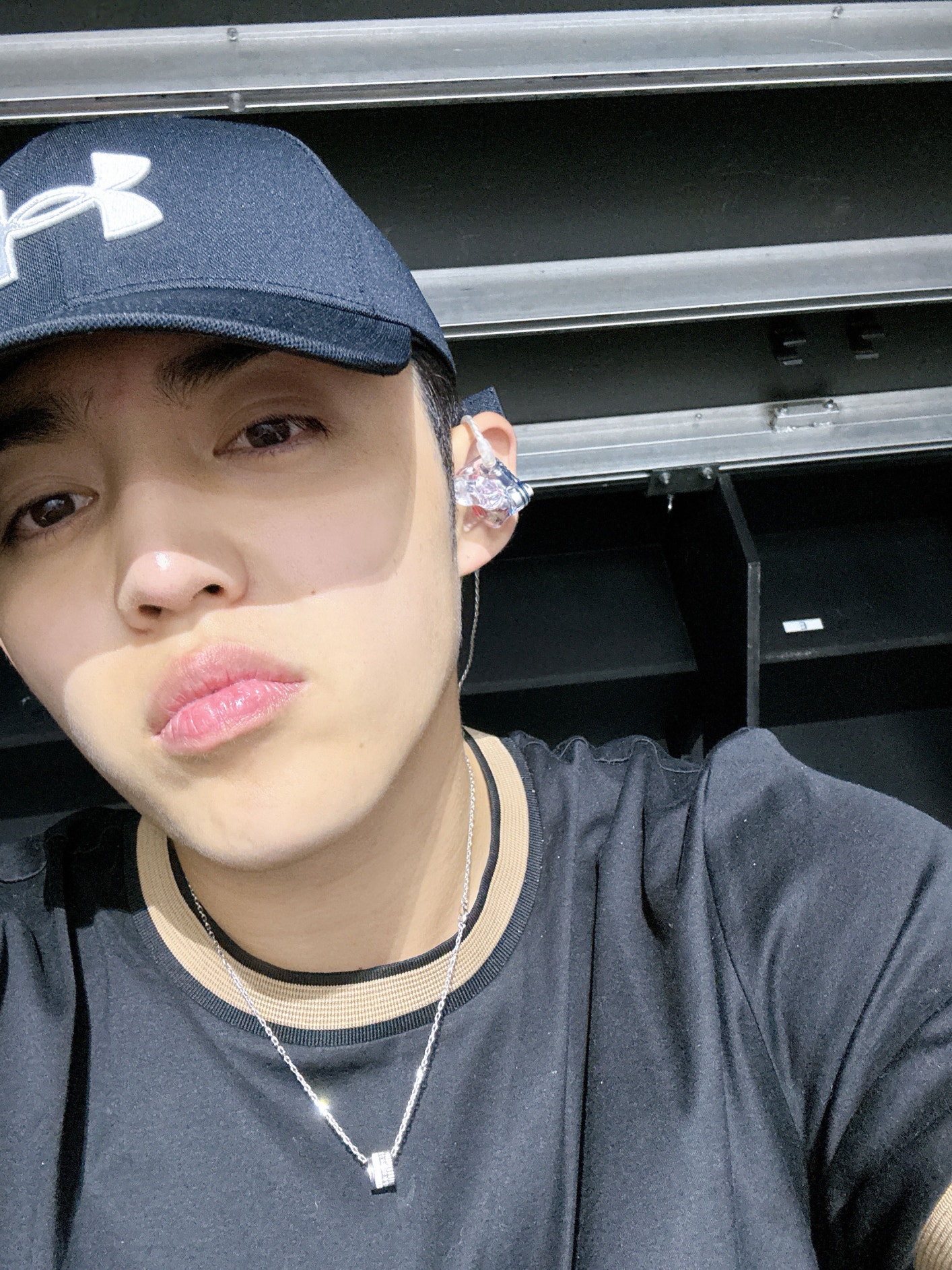 SEVENTEEN Community Post - 시차 적응 못하고 리허설 하는 사람의 눈이란… - S.COUPS