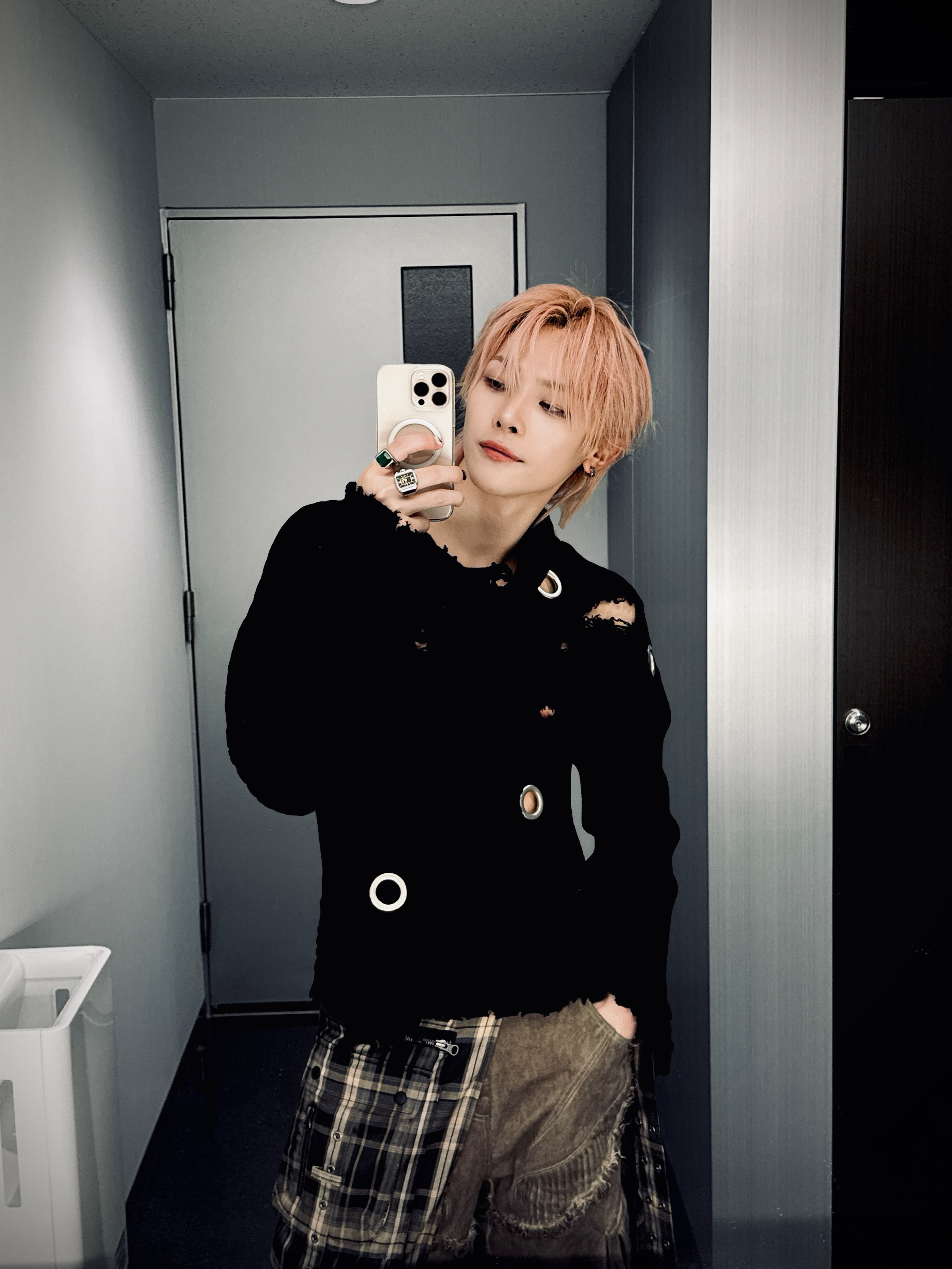 &TEAM Community Post - 🥸🥸 - NICHOLAS