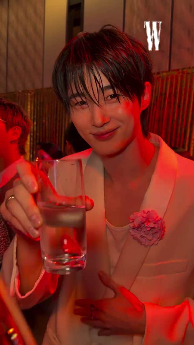 BYEON WOO SEOK Community Post - 아...🤦‍♀️🤦‍♀️ 🐶 잘생김🤍💙🙈💟🙈