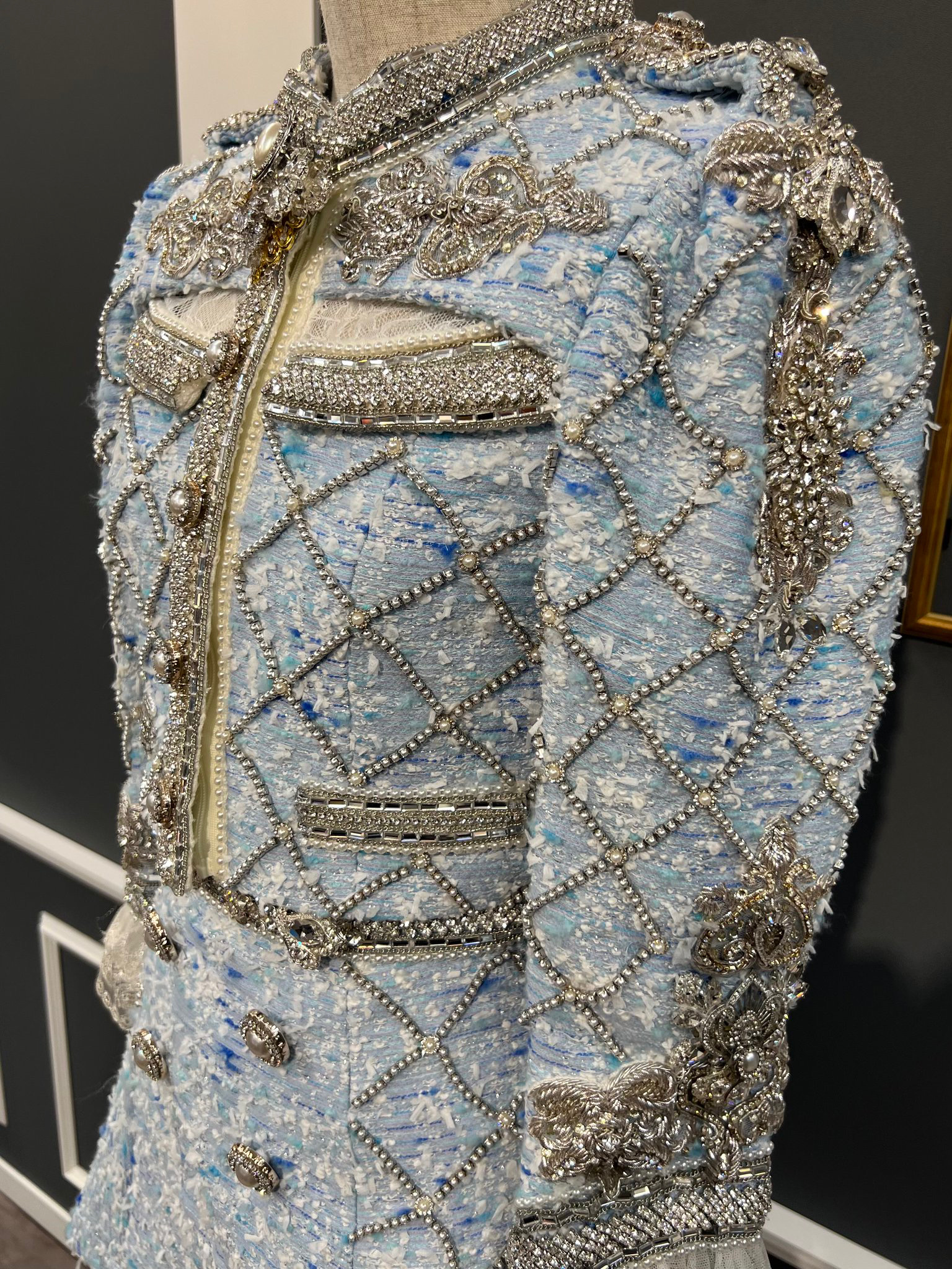 AKB48 Community Post - 🕰️♥️✼ • ━━━━ #AKB48大衣装展