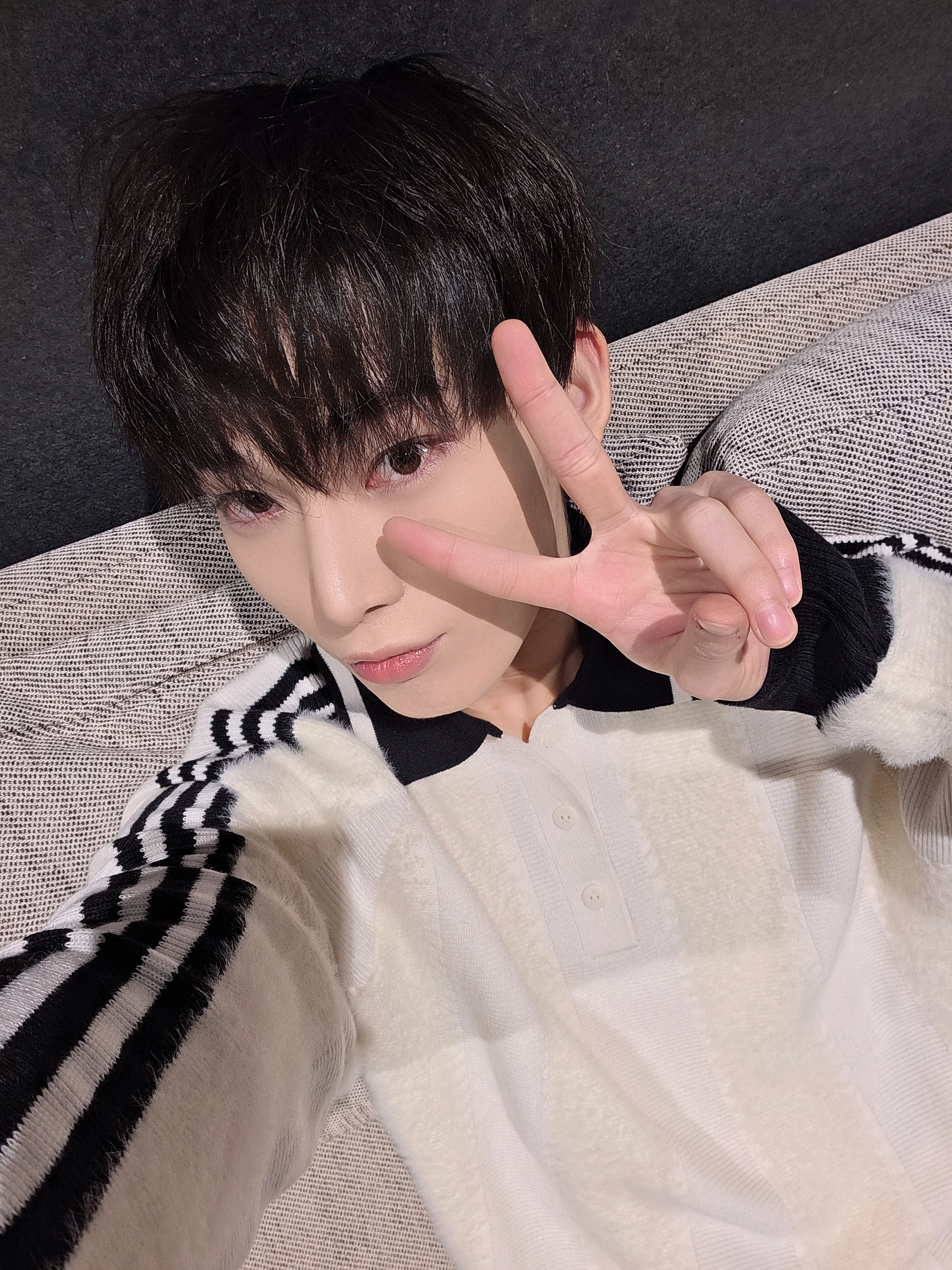 ENHYPEN Community Post - 🤍👀 - SUNOO