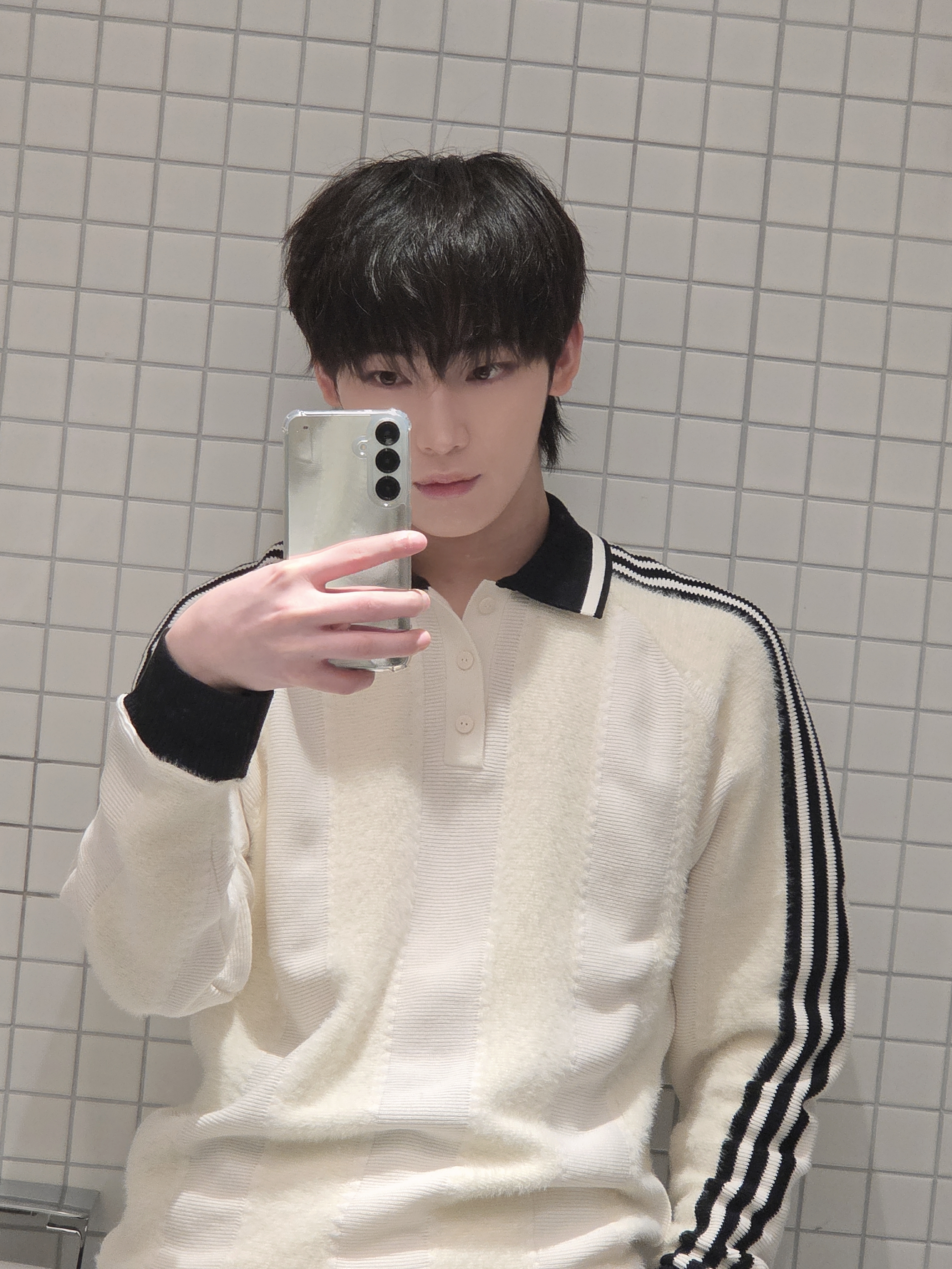 ENHYPEN Community Post - 🤍👀 - SUNOO