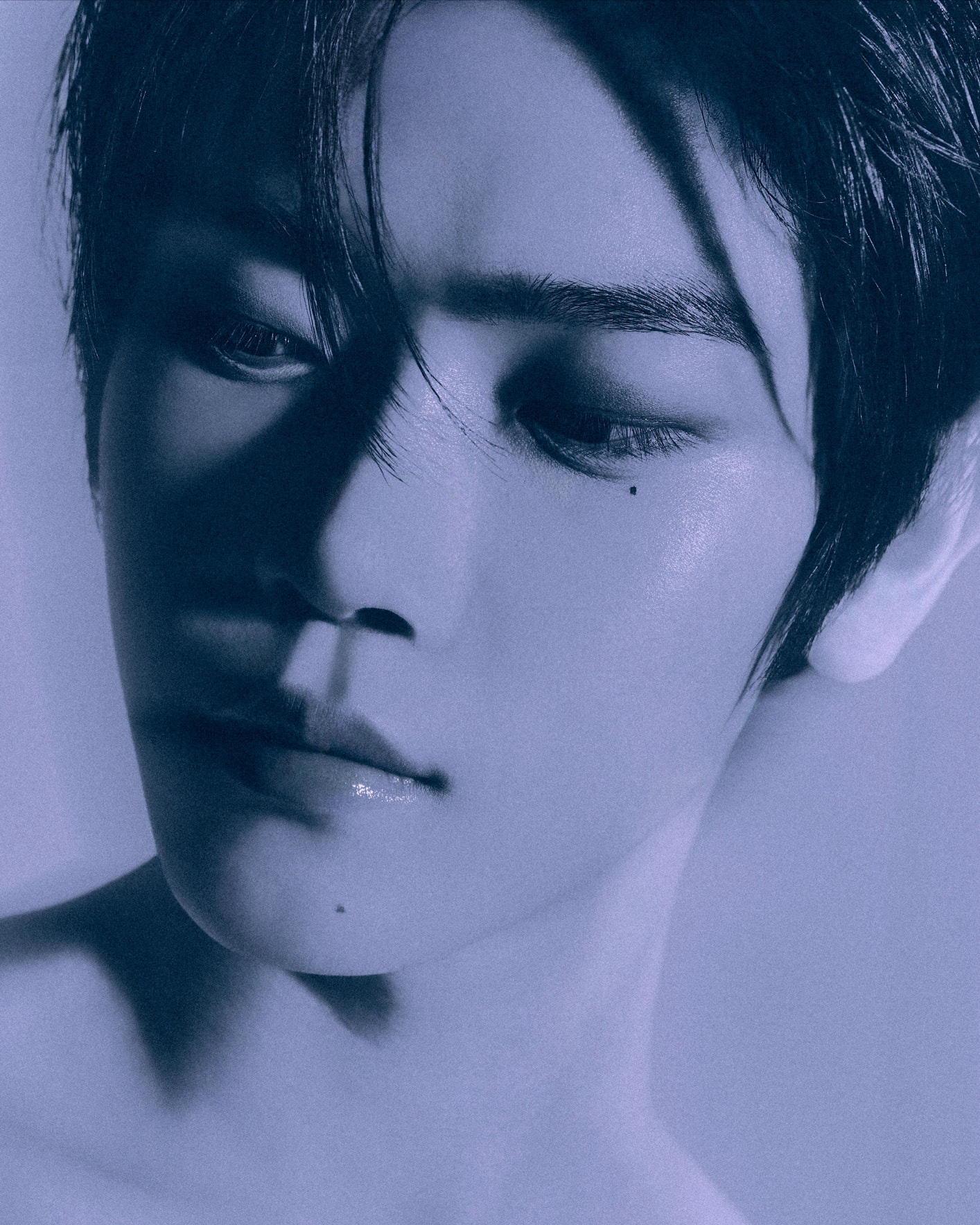 CLOSE YOUR EYES - Eternalt (Photobook Ver.) - CLOSED YOUR EYES