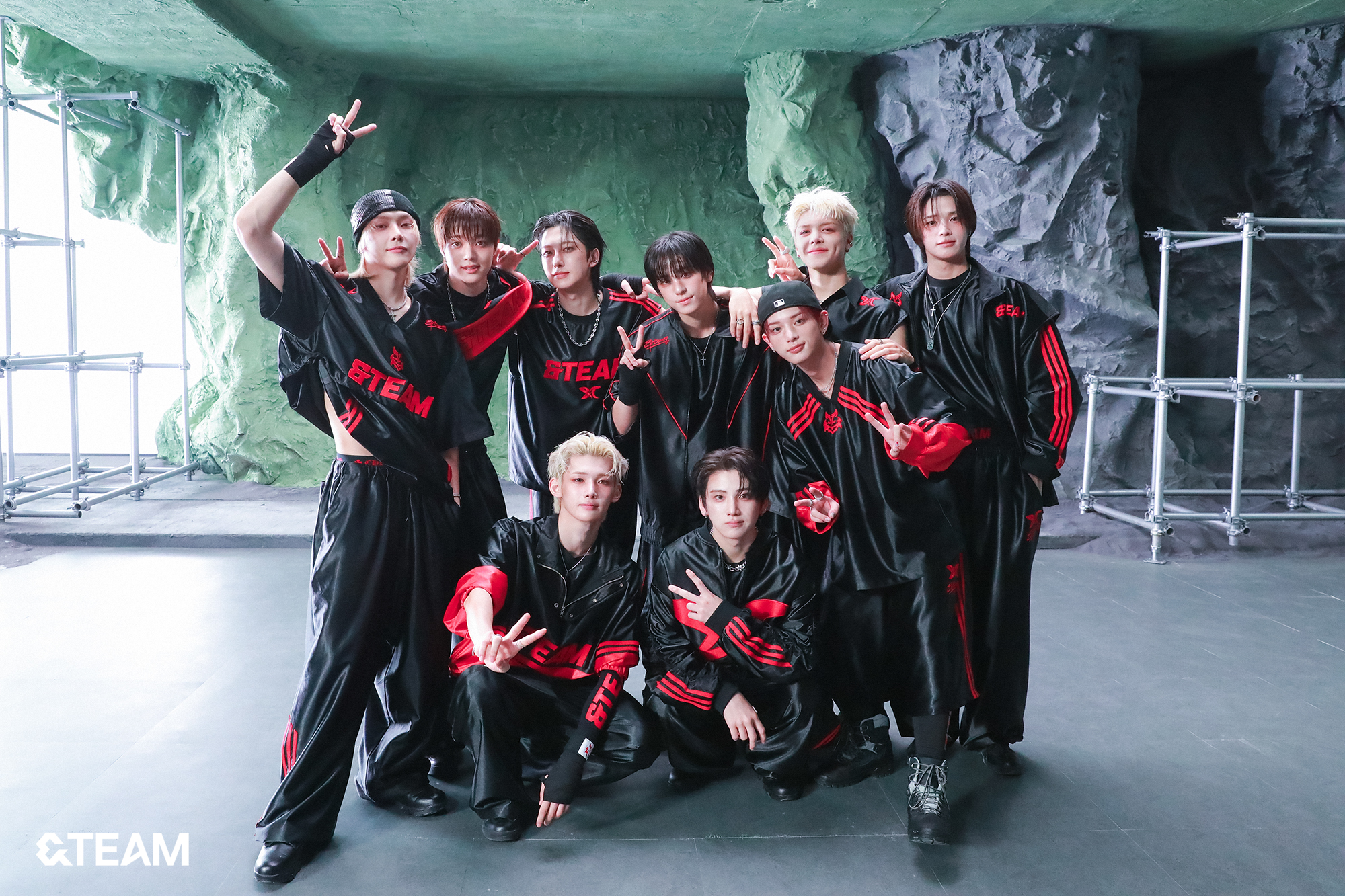 Weverse &TEAM 画像 - &TEAM 'Lunatic' MV Shoot Behind Photo