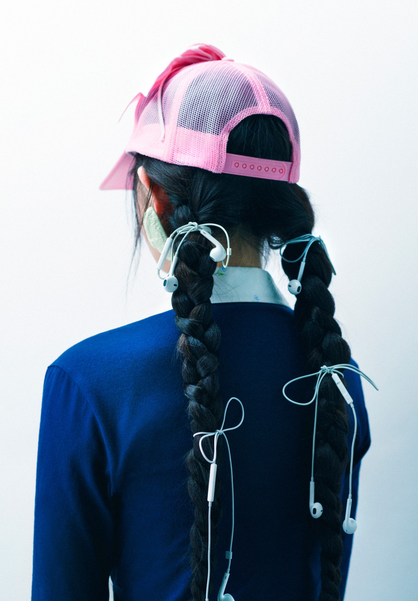 Weverse ILLIT Image NOT CUTE Photo 👔 💅🏻 👠 MINJU 민주