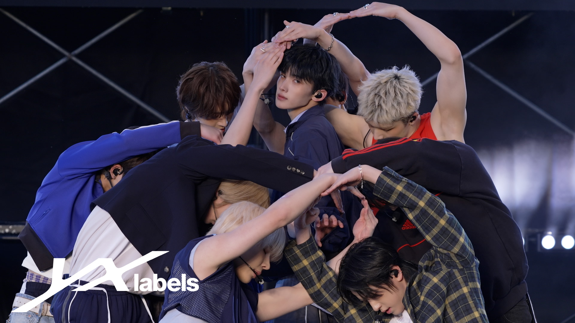 Weverse &TEAM Media - [STAGE CLIP] 'Back to Life (Japanese ver