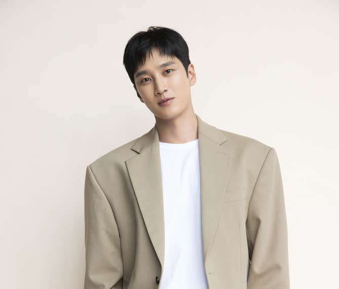 Most recent profile image for AHN BO HYUN