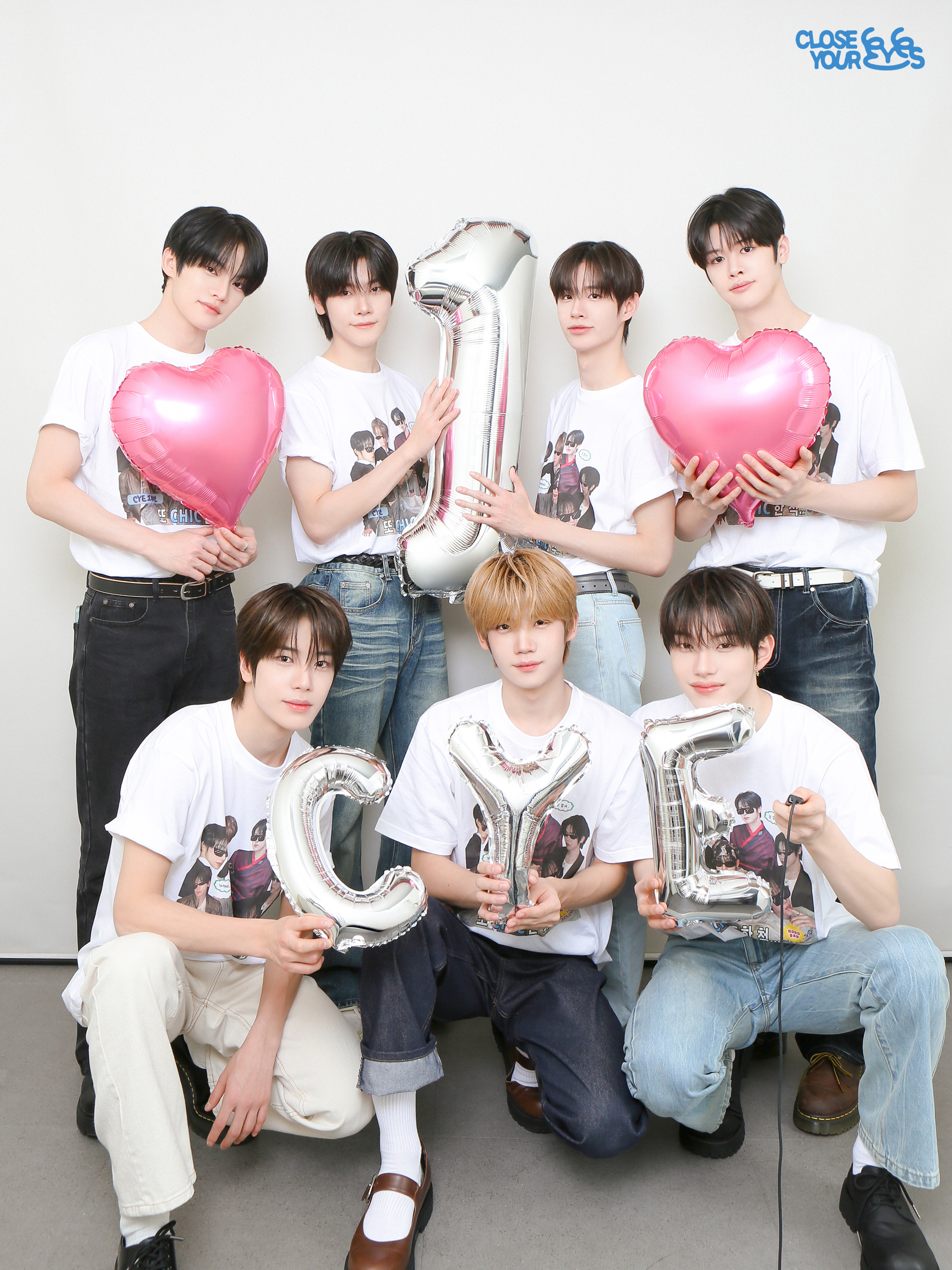 Weverse CLOSE YOUR EYES Image - 2026 CLOSE YOUR EYES Family Photo 📸