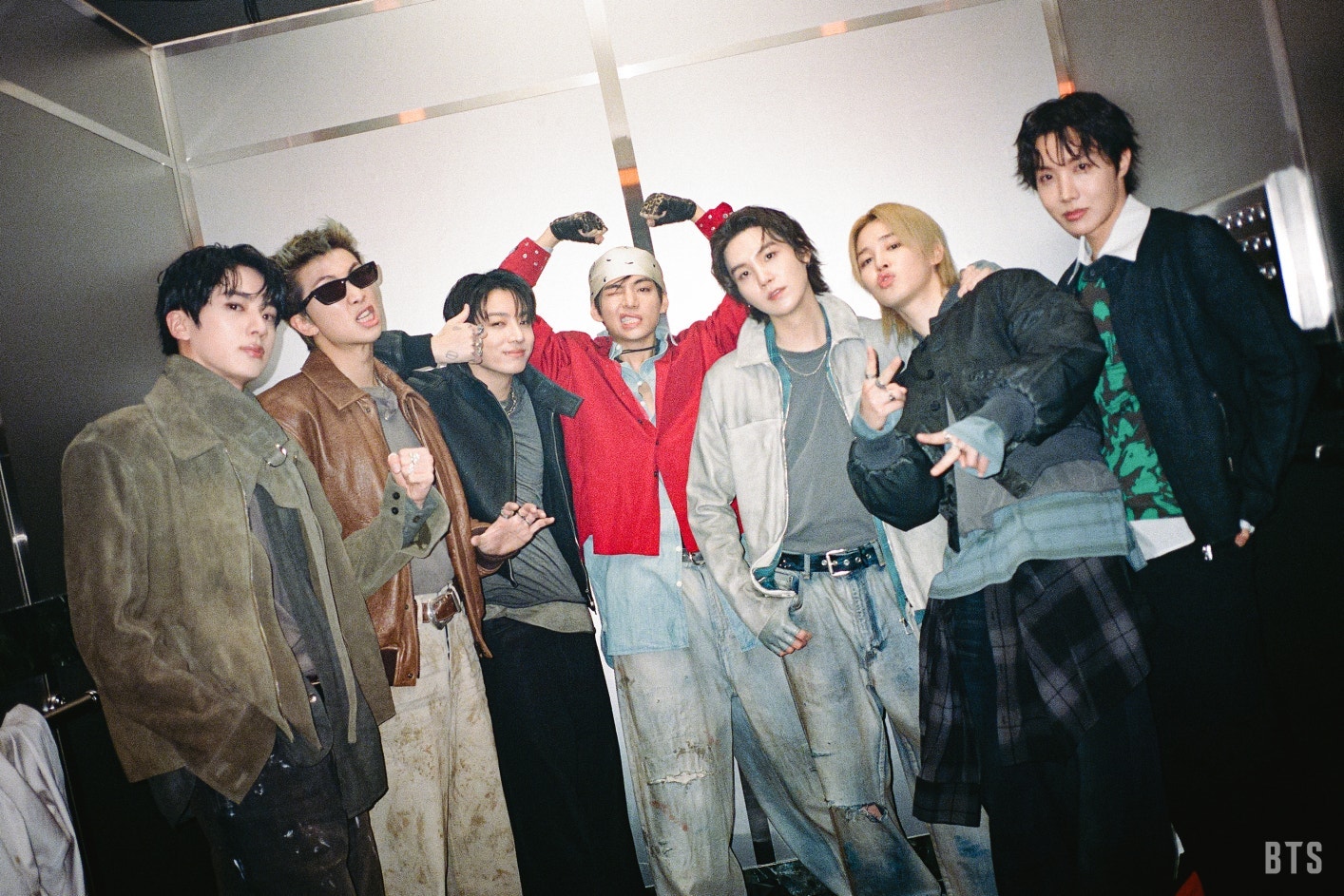 BTS Community Post - Hey, Army. Look, our seven kings are back together ...