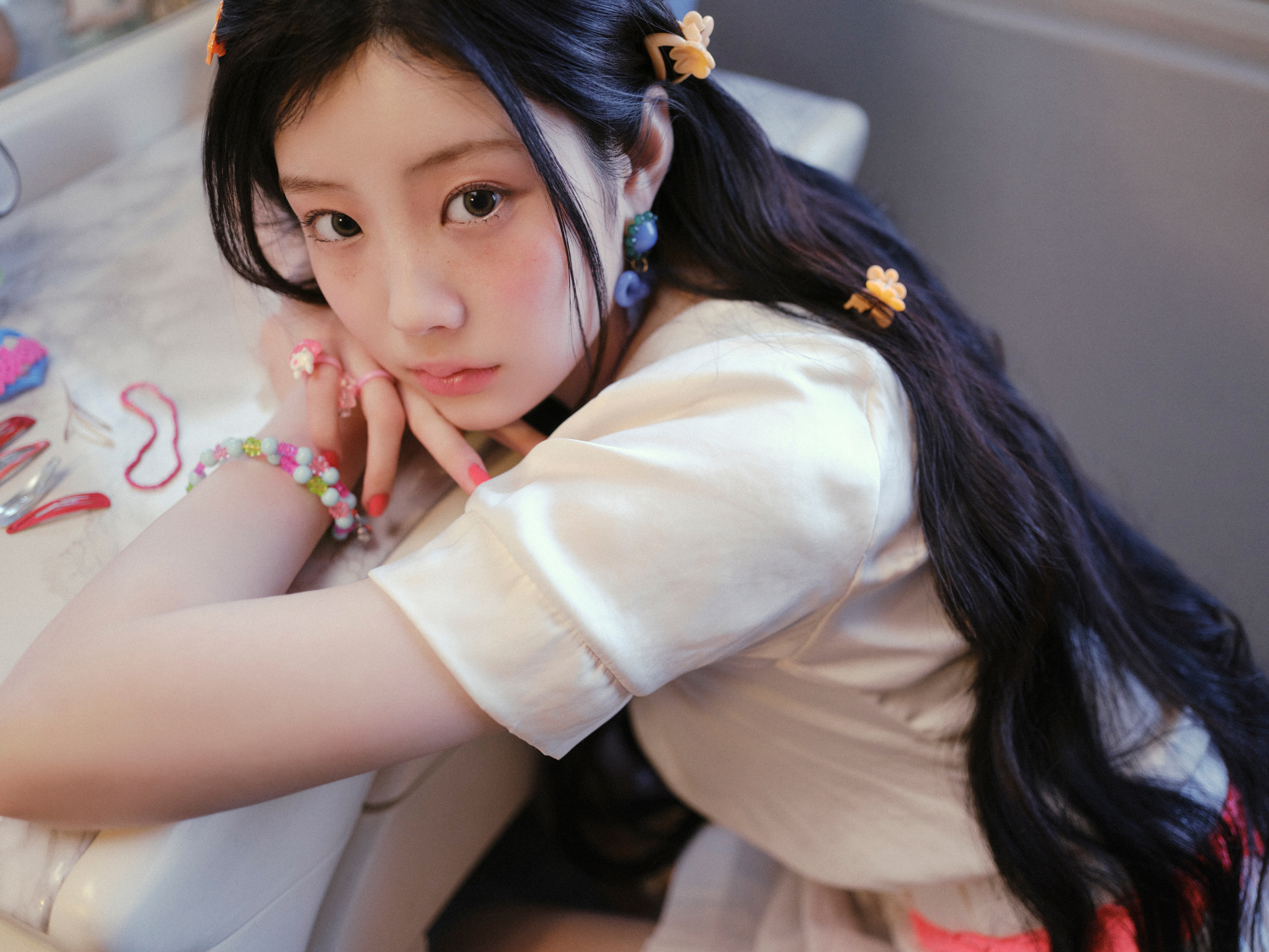 Weverse ILLIT Image - #ILLIT 'MAMIHLAPINATAPAI' Concept Photo GRWM