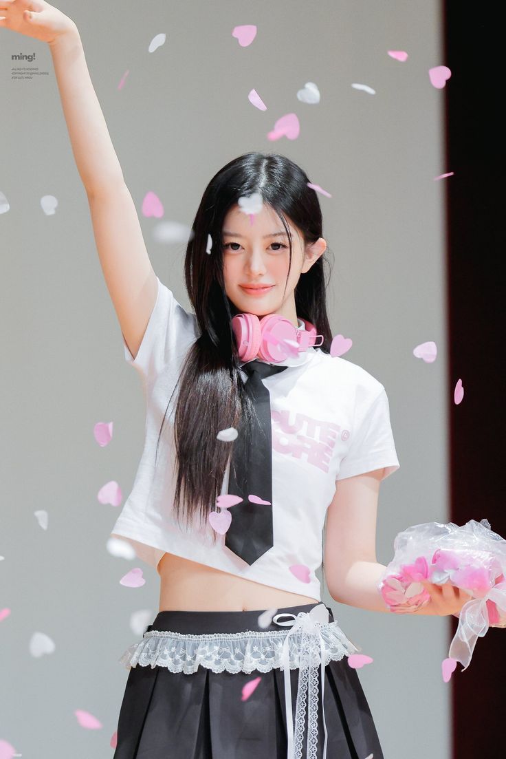 ILLIT Community Post - 🌸~Minju's beauty~🌸